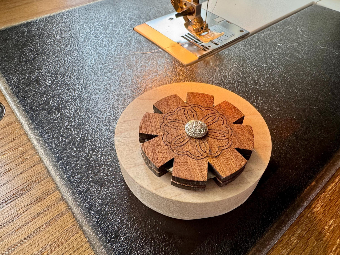 Thread cutter for sewing, Thread cutter with stand, Needlework and sewing aid