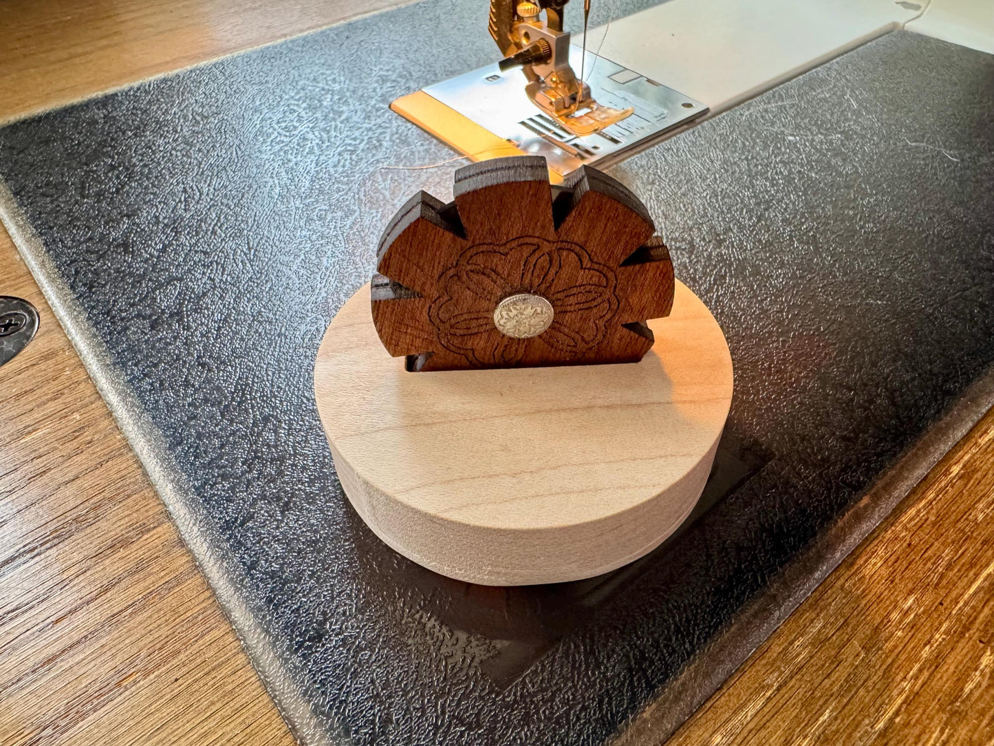 Thread cutter for sewing, Thread cutter with stand, Needlework and sewing aid
